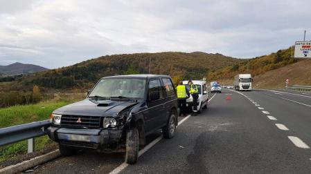 Accidente sin heridos tras la colisión de dos coches en la N-121-A
