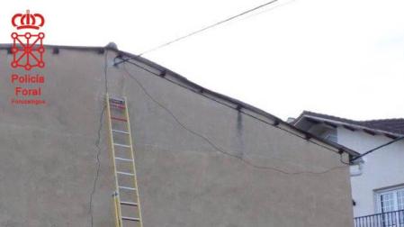 Herido grave tras caer de una altura de seis metros mientras trabajaba en Allo