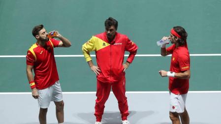 España remonta de madrugada un duro estreno contra Rusia en la Davis