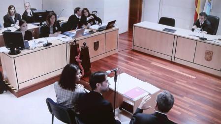 Imagen de la señal institucional de la Audiencia Provincial de Santiago de Compostela, del testimonio de los tres expertos forenses que participaron en el levantamiento del cadáver de Diana Quer.