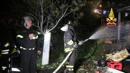 Mueren cinco personas tras explotar una fábrica de fuegos artificiales en Sicilia