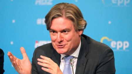 El navarro López-Isturiz es reelegido como secretario general del PPE