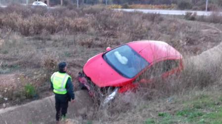 Herido leve tras sufrir un accidente y salirse de la vía en Andosilla