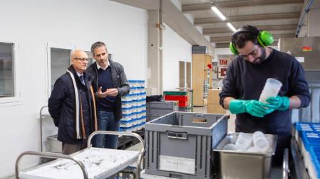 La vajilla de la Mancomunidad evita el uso de medio millón de piezas de plástico