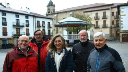 De izquierda a derecha, Cruz Mari Martínez Larrea, Roberto Cristóbal Azcona, María José Gil Casado, Pedro Santana Cava y Genaro Rodríguez Salgado.