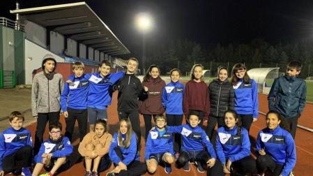 Jóvenes integranes de la Escuela de Atletismo, que impulsa Dantzaleku Sakana.