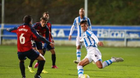 La tempranera expulsión de Herrando condena al Osasuna Promesas en Zubieta