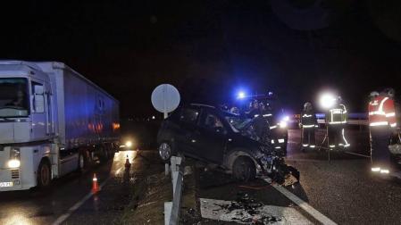 Dos mujeres, madre e hija, vecinas de Azpilkueta-Baztan fallecieorn en un choque frontal en la N-121-A en Ostiz.