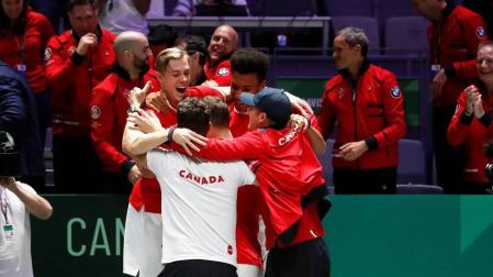Los tenistas canadienses celebran el pase histórico a la final de la Copa Davis