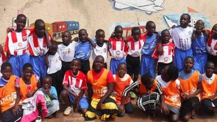 El fútbol femenino, con los niños de Kajjansi