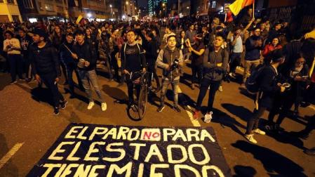 Un joven herido de gravedad en las manifestaciones contra el Gobierno en Bogotá