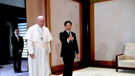 El papa Francisco se reúne en privado con el emperador Naruhito