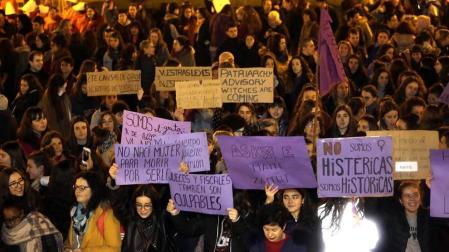 Fotografías de la concentración en Pamplona con motivo del 25 de noviembre: Día Internacional contra la violencia hacia las mujeres
