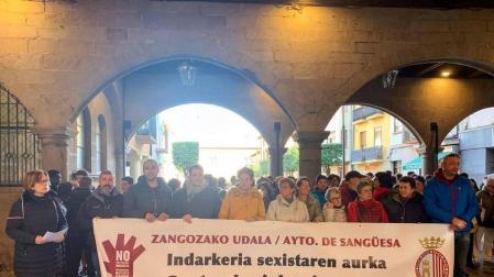 Galería de fotos de las concentraciones vividas este lunes, 25 de noviembre, en torno a la conmemoración del Día Internacional contra la violencia hacia las mujeres.