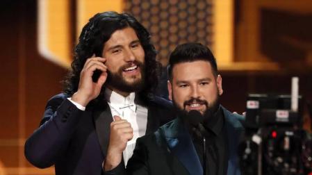 La joven artista Billie Eilish confirmó su fenómeno y arrebató parte del protagonismo a la estrella Taylor Swift, la auténtica ganadora de los American Music Awards (AMAs) con cinco premios y nombrada "artista de la década".