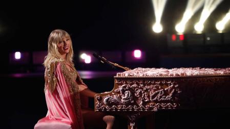 Taylor Swift y la joven Billie Eilish arrasan en los American Music Awards