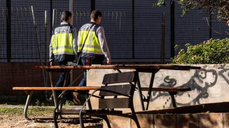 Banco del parque infantil de Palma de Mallorca en el que han prendido fuego a una mujer de 70 años