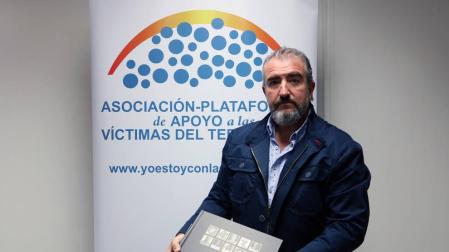 Cien bibliotecas públicas vascas y navarras reciben el cuarto volumen de testimonios de víctimas del terrorismo