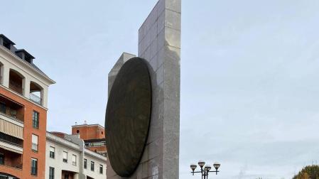 Denuncian el “pésimo” estado de la escultura del paseo Premín de Iruña
