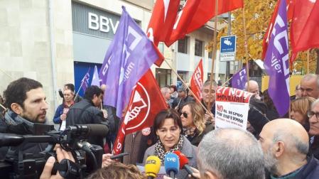 UGT y CC OO se concentran contra de la sentencia que permite el despido por bajas