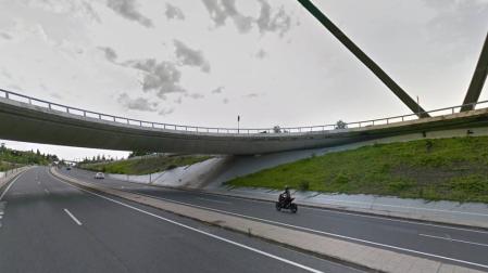 Muere al precipitarse de un puente en la A-12 (Zizur)