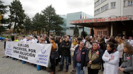 Médicos se concentran para mostrar el 'malestar' por la falta de acuerdo
