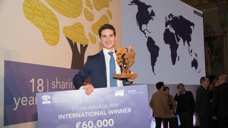 El navarro Juan Abascal, tras recibir Premio everis 2019.