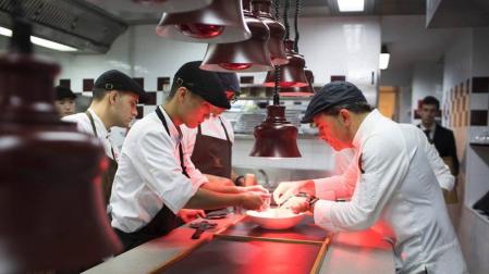 “Mi cocina es de fondo y memoria por vivir en Cantabria y nacer en Navarra”