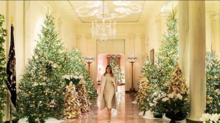Melania Trump 'modera' la Navidad