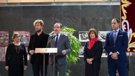 Fotografías del acto institucional de conmemoración del 40 aniversario de las primeras elecciones democráticas que ha tenido lugar en el Parlamento de Navarra.