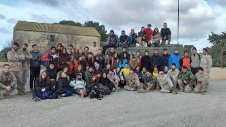 Alumnos de la Universidad de Navarra aprenden sobre liderazgo en los Monegros