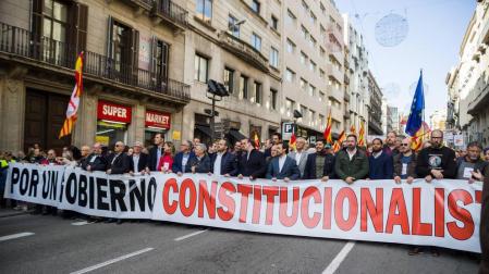 Cabecera de la manifestación por la Constitución celebrada en Barcelona