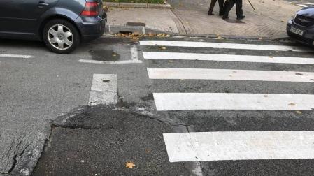 Quejas ciudadanas: hundimiento de la calzada en la Txantrea