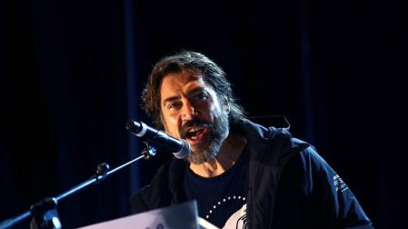 Javier Bardem llama estúpidos a Trump y a Almeida