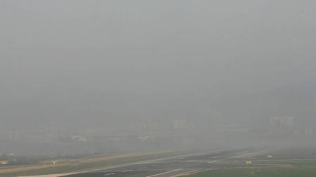 La niebla obliga a desviar al aeropuerto de Loiu un vuelo entre Madrid y Pamplona