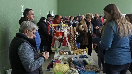 Imágenes del mercado de productores del pirineo  en Abaurrea Alta.