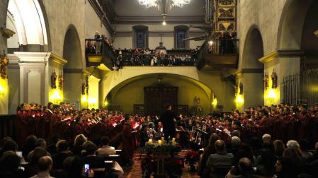 El coro del IES Sancho III El Mayor de Tafalla se despide con el Oficio de Navidad