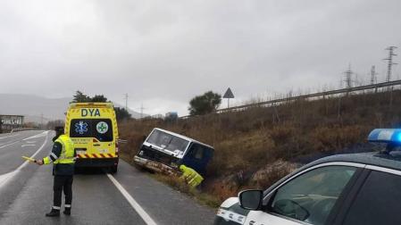 Herida tras una salida de vía en la N-121, termino municipal de Tiebas-Muruarte de Reta