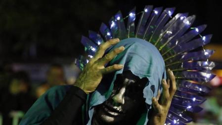 Catrinas, vikingos y elfos formaron parte de los personajes fantásticos que se pasearon por las calles de la ciudad colombiana