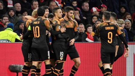 El Valencia se mete en octavos de la Champions por la puerta grande