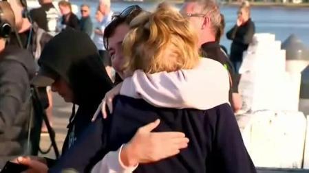 Emotiva despedida del crucero en el que viajaban 38 turistas afectados por la erupción del volcán Whakaati