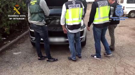 Desmantelada una red que estafó con la venta de coches de lujo a más de un navarro