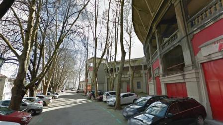 Detenido por hurto de varios móviles en coches aparcados en Pamplona