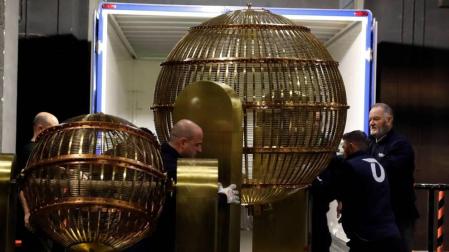 Los bombos del sorteo de Navidad ya están en el Teatro Real