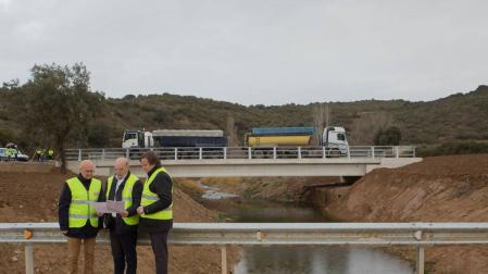 El nuevo puente de Sánsoain supera las pruebas de carga con más de 150 toneladas