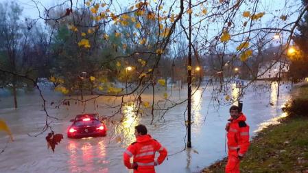 Recatado en Pamplona cuando intentaba circular por una zona inundada