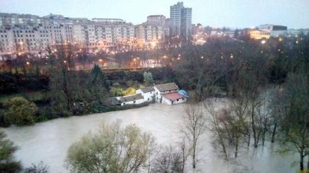 Imágenes de las inundaciones en Pamplona y Villava por el temporal de lluvia