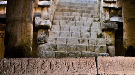 Mesa de piedra tallada que se ha hallado en la zona arqueológica de Chichén Itzá, en el estado de Yucatán (México).