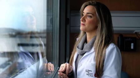 Paula Jiménez Álava: “Es importante educar en el abrazo. Concede seguridad, apego y protección”