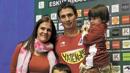 Retegi Bi cerró su carrera profesional con derrota y el cariño de los suyos